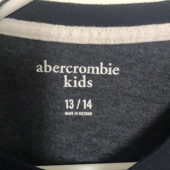 Boys Abercrombie kids size 13/14 ss shirt - Picture 3 of 3